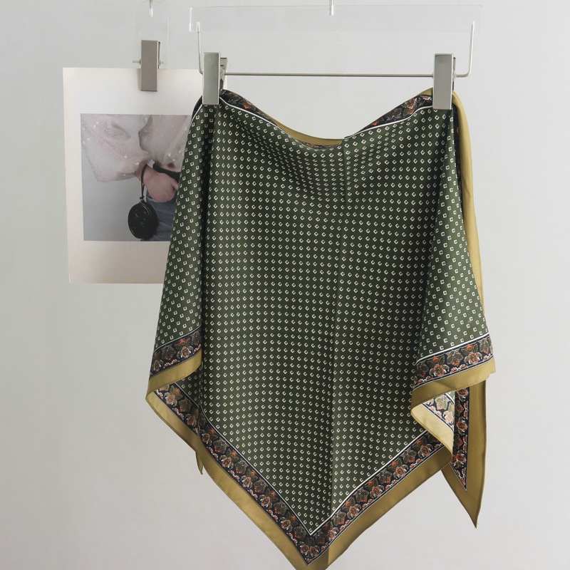 Foulard Triangolare da Donna a - Face Scarf Mask recensione e prezzo