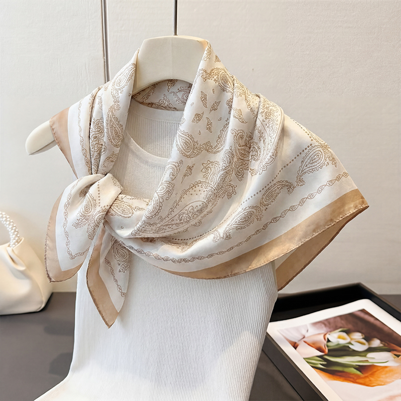 Foulard Quadrato Vintage Beige - Scarf Silk Square recensione e prezzo
