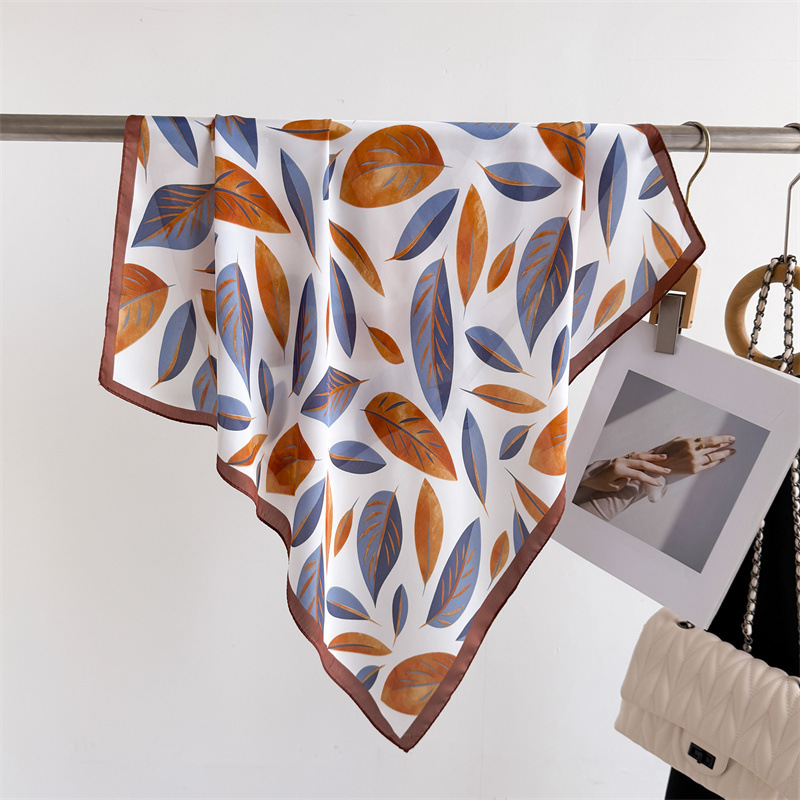 Sciarpe quadrate da 70 cm con  - Scarf Silk Square recensione e prezzo