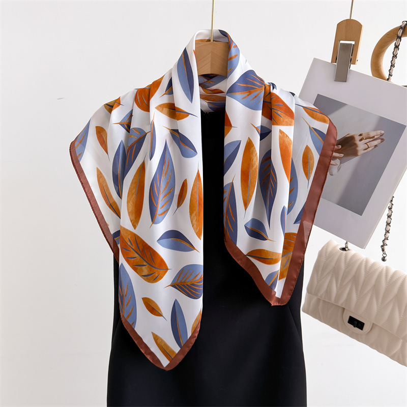 Sciarpe quadrate da 70 cm con  - Scarf Silk Square recensione e prezzo
