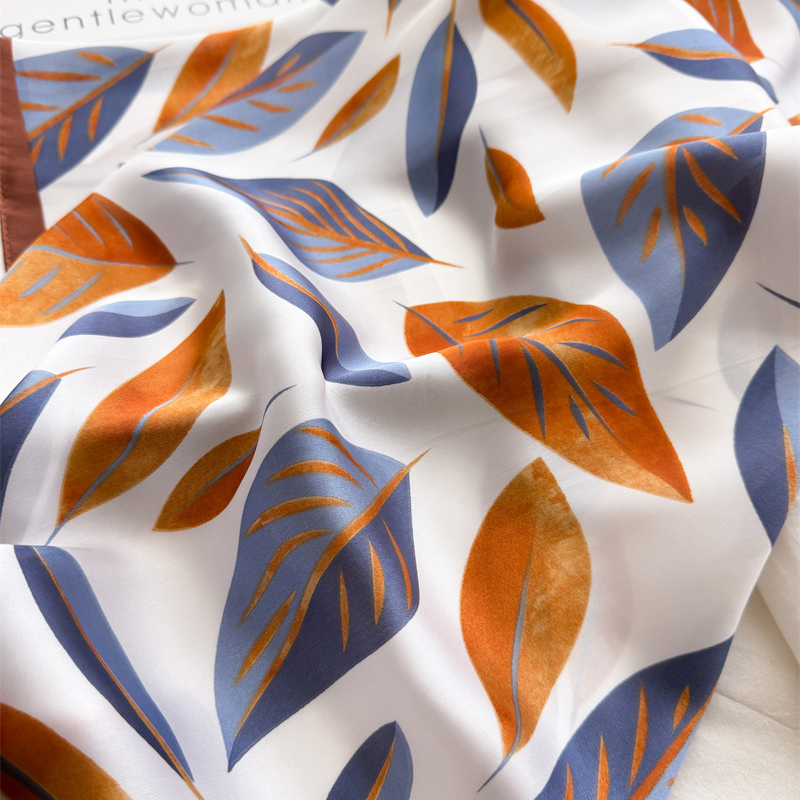 Sciarpe quadrate da 70 cm con  - Scarf Silk Square recensione e prezzo